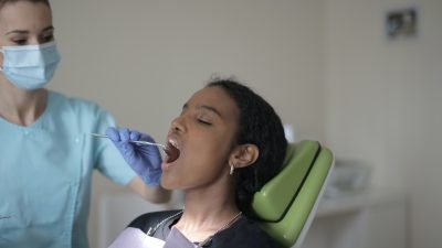 5 Tips Memilih Dokter Gigi Keluarga yang Tepat.